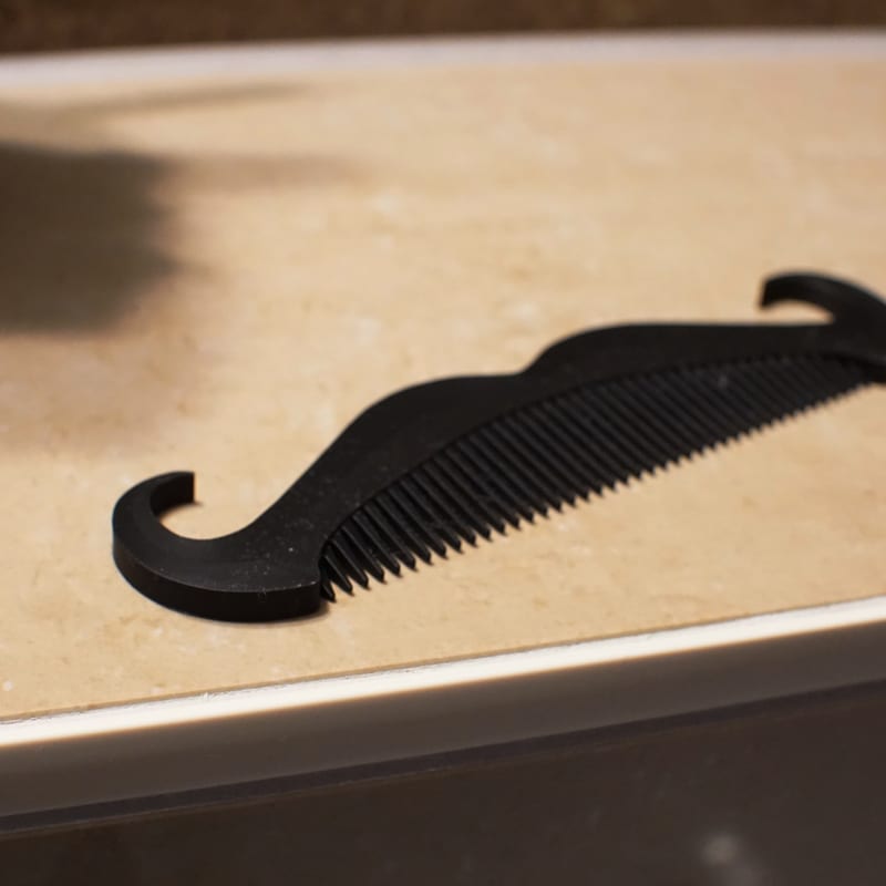 Pente bigode